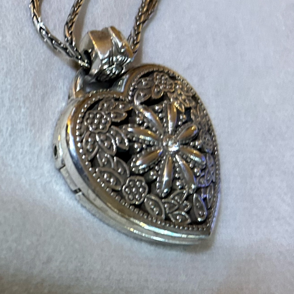 9859 BRIGHTON Heart Shaped Locket Pendant Necklace (30-32” Double Chain) EUC
